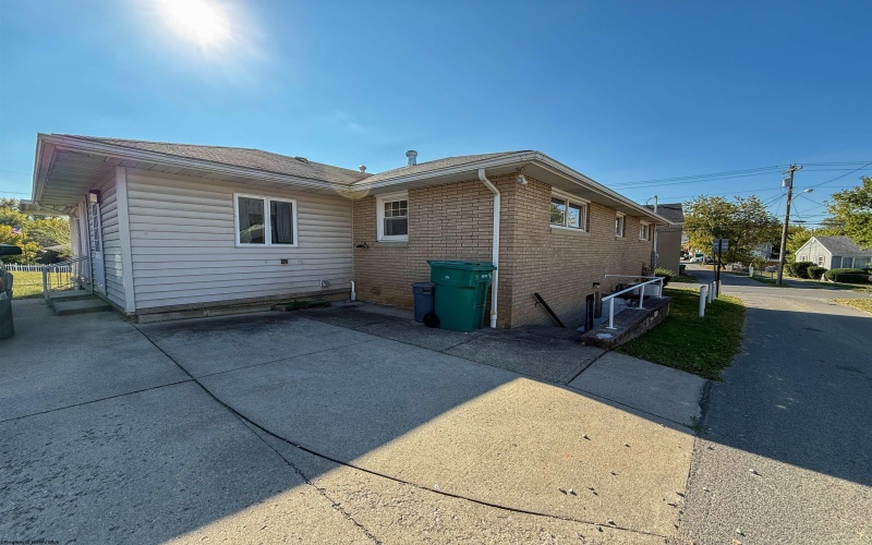 1406 20th Street, Clarksburg, West Virginia 26301, 2 Bedrooms Bedrooms, 7 Rooms Rooms,2 BathroomsBathrooms,Single Family Detached,For Sale,20th,10161647