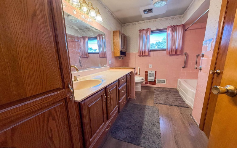 1406 20th Street, Clarksburg, West Virginia 26301, 2 Bedrooms Bedrooms, 7 Rooms Rooms,2 BathroomsBathrooms,Single Family Detached,For Sale,20th,10161647