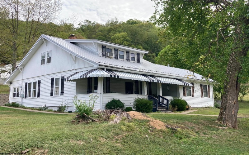 837 Cliff Street, Weston, West Virginia 26452, 4 Bedrooms Bedrooms, 10 Rooms Rooms,2 BathroomsBathrooms,Single Family Detached,For Sale,Cliff,10161651