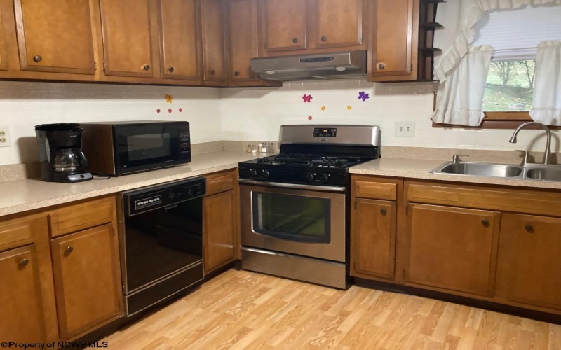 837 Cliff Street, Weston, West Virginia 26452, 4 Bedrooms Bedrooms, 10 Rooms Rooms,2 BathroomsBathrooms,Single Family Detached,For Sale,Cliff,10161651