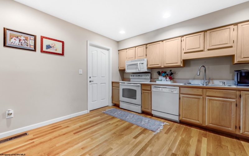 705 Lakeview Estates, Morgantown, West Virginia 26508, 3 Bedrooms Bedrooms, 7 Rooms Rooms,3 BathroomsBathrooms,Single Family Attached,For Sale,Lakeview,10161677
