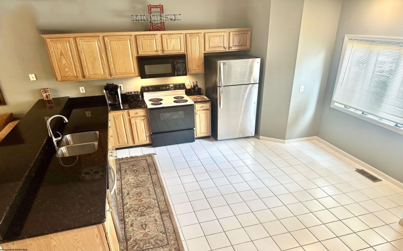 206 Aaron Smith Drive, Bridgeport, West Virginia 26330, 3 Bedrooms Bedrooms, 5 Rooms Rooms,3 BathroomsBathrooms,Single Family Attached,For Sale,Aaron Smith,10161660