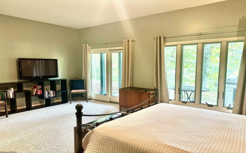 206 Aaron Smith Drive, Bridgeport, West Virginia 26330, 3 Bedrooms Bedrooms, 5 Rooms Rooms,3 BathroomsBathrooms,Single Family Attached,For Sale,Aaron Smith,10161660