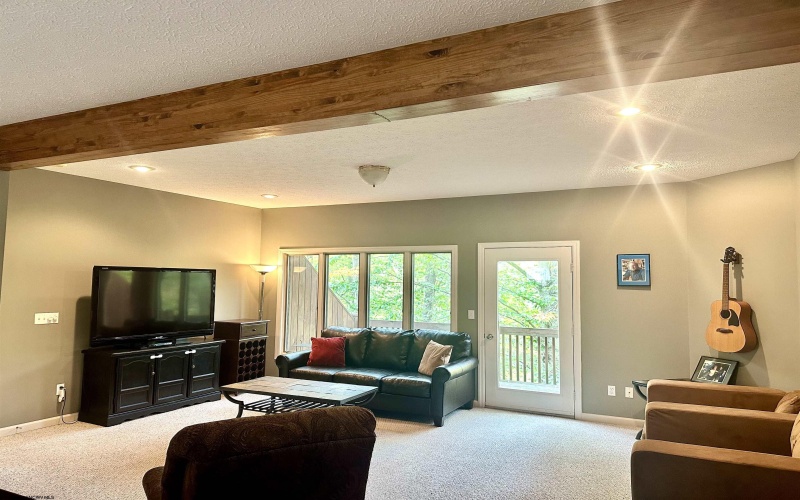 206 Aaron Smith Drive, Bridgeport, West Virginia 26330, 3 Bedrooms Bedrooms, 5 Rooms Rooms,3 BathroomsBathrooms,Single Family Attached,For Sale,Aaron Smith,10161660