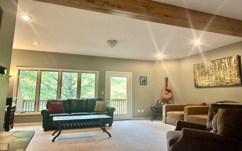 206 Aaron Smith Drive, Bridgeport, West Virginia 26330, 3 Bedrooms Bedrooms, 5 Rooms Rooms,3 BathroomsBathrooms,Single Family Attached,For Sale,Aaron Smith,10161660