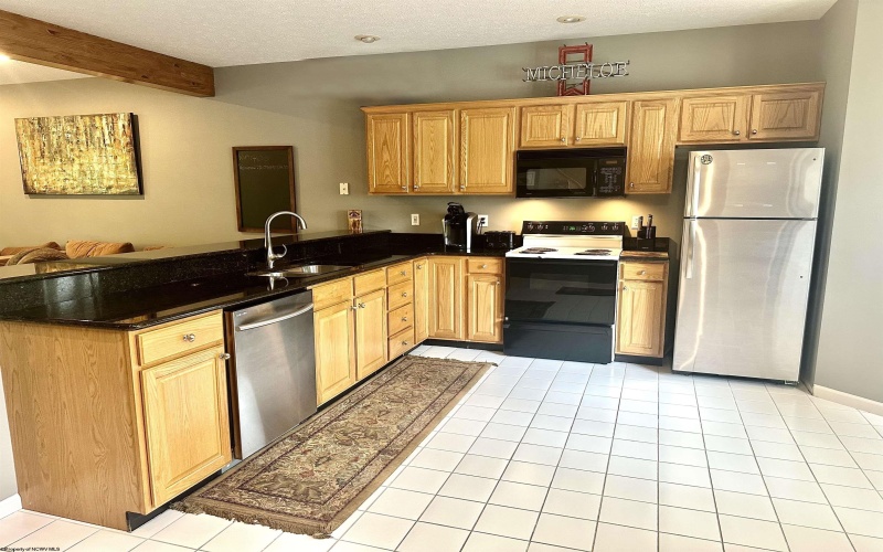206 Aaron Smith Drive, Bridgeport, West Virginia 26330, 3 Bedrooms Bedrooms, 5 Rooms Rooms,3 BathroomsBathrooms,Single Family Attached,For Sale,Aaron Smith,10161660