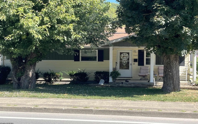 908 Main Avenue, Weston, West Virginia 26452, 3 Bedrooms Bedrooms, 7 Rooms Rooms,1 BathroomBathrooms,Single Family Detached,For Sale,Main,10161674