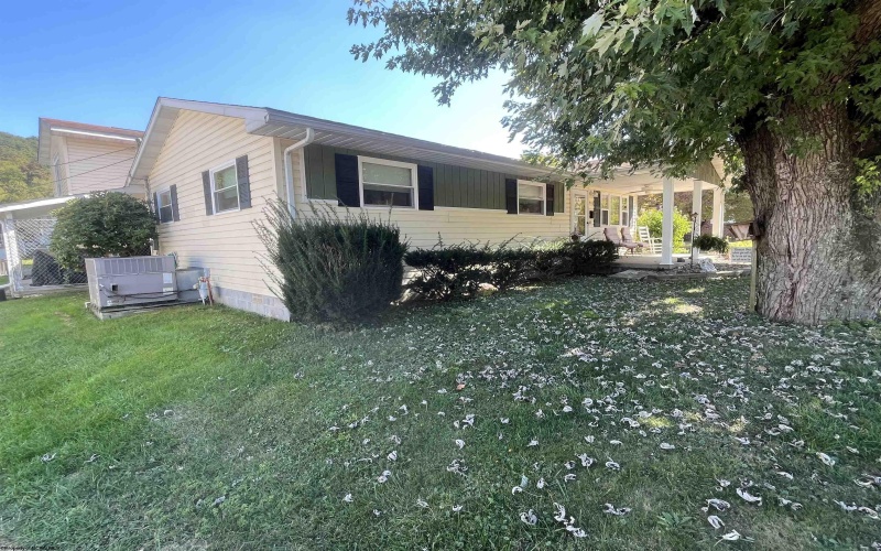 908 Main Avenue, Weston, West Virginia 26452, 3 Bedrooms Bedrooms, 7 Rooms Rooms,1 BathroomBathrooms,Single Family Detached,For Sale,Main,10161674