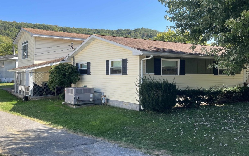 908 Main Avenue, Weston, West Virginia 26452, 3 Bedrooms Bedrooms, 7 Rooms Rooms,1 BathroomBathrooms,Single Family Detached,For Sale,Main,10161674