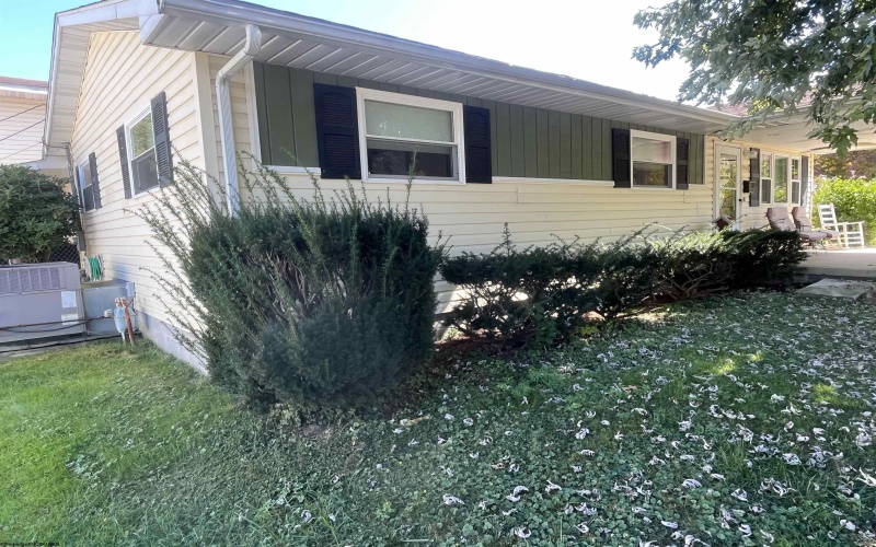 908 Main Avenue, Weston, West Virginia 26452, 3 Bedrooms Bedrooms, 7 Rooms Rooms,1 BathroomBathrooms,Single Family Detached,For Sale,Main,10161674