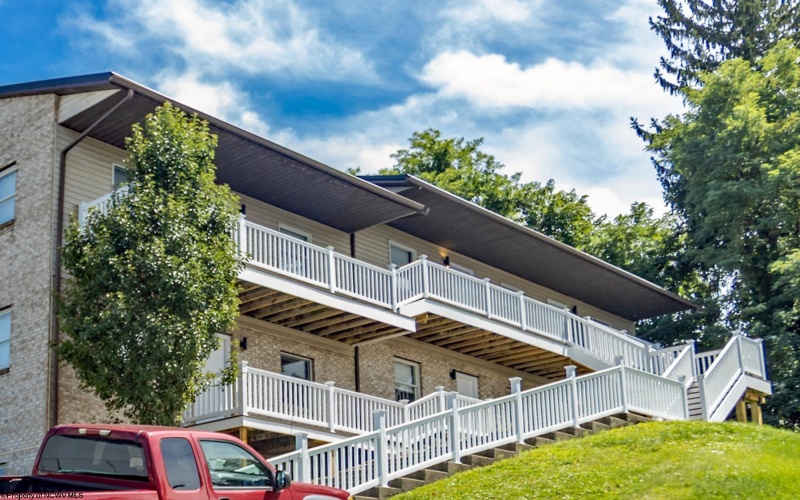 9 South East Court, Morgantown, West Virginia 26505, 2 Bedrooms Bedrooms, 4 Rooms Rooms,1 BathroomBathrooms,Residential Rentals,For Rent,South East,10161655