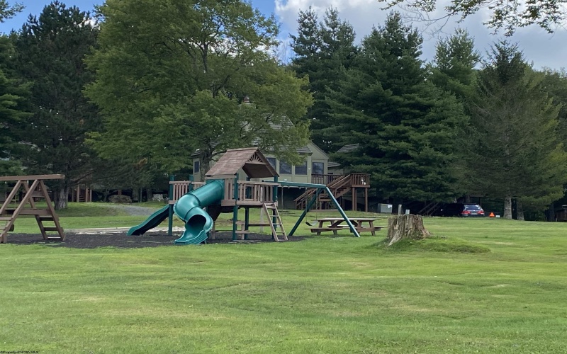 92 Lodge Drive, Davis, West Virginia 26260, 2 Bedrooms Bedrooms, 4 Rooms Rooms,1 BathroomBathrooms,Single Family Detached,For Sale,Lodge,10158507