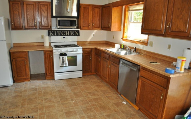 3039 Earl L Core Road, Morgantown, West Virginia 26508, 3 Bedrooms Bedrooms, 6 Rooms Rooms,2 BathroomsBathrooms,Single Family Detached,For Sale,Earl L Core,10161667
