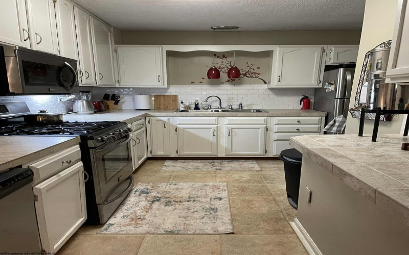 711 Pennsylvania Avenue, Bridgeport, West Virginia 26330, 4 Bedrooms Bedrooms, 12 Rooms Rooms,3 BathroomsBathrooms,Single Family Detached,For Sale,Pennsylvania,10161663