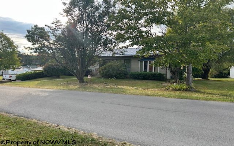 68 Crescent Avenue, Buckhannon, West Virginia 26201, 4 Bedrooms Bedrooms, 13 Rooms Rooms,1 BathroomBathrooms,Single Family Detached,For Sale,Crescent,10161678