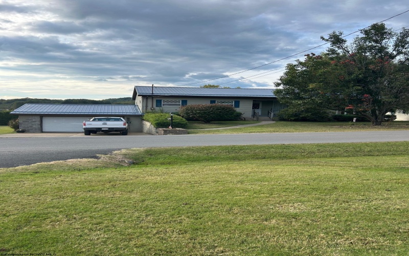 68 Crescent Avenue, Buckhannon, West Virginia 26201, 4 Bedrooms Bedrooms, 13 Rooms Rooms,1 BathroomBathrooms,Single Family Detached,For Sale,Crescent,10161678