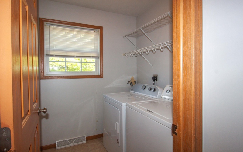 1510 Bergamont Street, Morgantown, West Virginia 26505, 3 Bedrooms Bedrooms, 6 Rooms Rooms,2 BathroomsBathrooms,Single Family Attached,For Sale,Bergamont,10161691