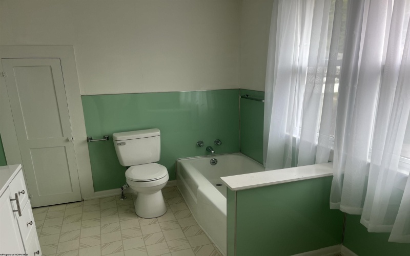 650 Lynn Avenue, Weston, West Virginia 26452, 4 Bedrooms Bedrooms, 7 Rooms Rooms,2 BathroomsBathrooms,Single Family Detached,For Sale,Lynn,10161695