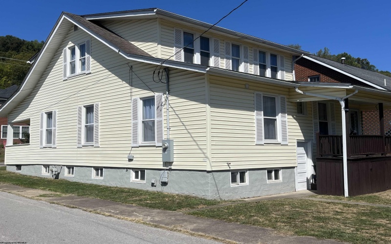 650 Lynn Avenue, Weston, West Virginia 26452, 4 Bedrooms Bedrooms, 7 Rooms Rooms,2 BathroomsBathrooms,Single Family Detached,For Sale,Lynn,10161695