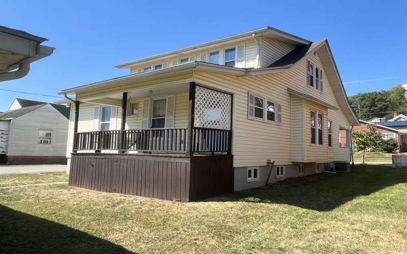 650 Lynn Avenue, Weston, West Virginia 26452, 4 Bedrooms Bedrooms, 7 Rooms Rooms,2 BathroomsBathrooms,Single Family Detached,For Sale,Lynn,10161695