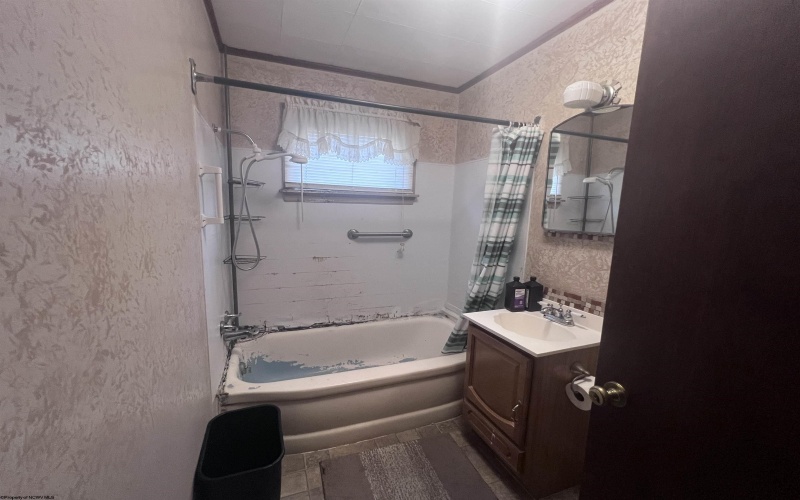 222 Worth Avenue, Elkins, West Virginia 26241, 3 Bedrooms Bedrooms, 7 Rooms Rooms,1 BathroomBathrooms,Single Family Detached,For Sale,Worth,10161693