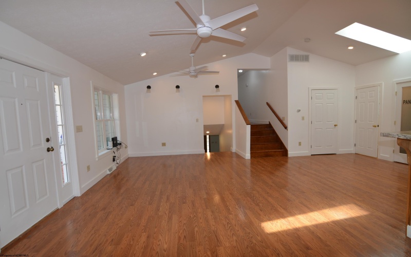 1258 Knottsville Road, Grafton, West Virginia 26354, 5 Bedrooms Bedrooms, 11 Rooms Rooms,3 BathroomsBathrooms,Single Family Detached,For Sale,Knottsville,10161680