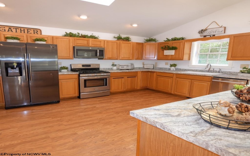 1258 Knottsville Road, Grafton, West Virginia 26354, 5 Bedrooms Bedrooms, 11 Rooms Rooms,3 BathroomsBathrooms,Single Family Detached,For Sale,Knottsville,10161680