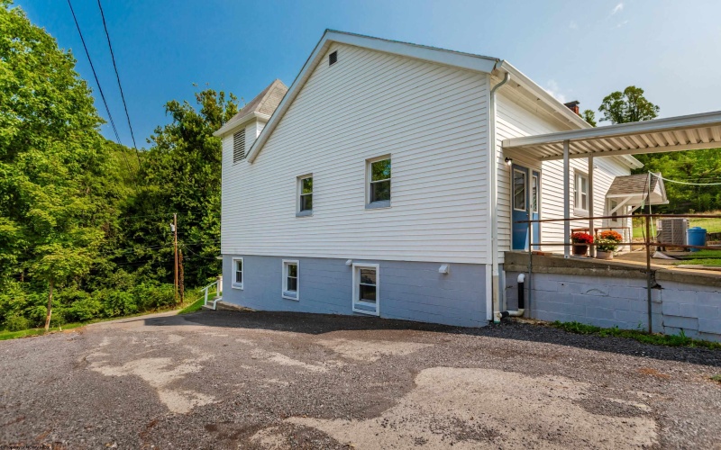688 Beulah Road, Morgantown, West Virginia 26508, 3 Bedrooms Bedrooms, 8 Rooms Rooms,3 BathroomsBathrooms,Single Family Detached,For Sale,Beulah,10161685