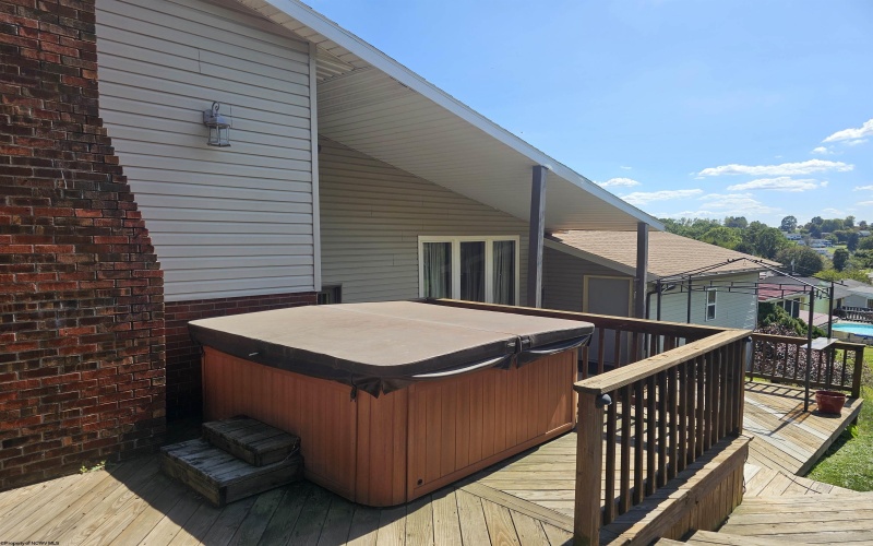 1431 Brierwood Lane, Fairmont, West Virginia 26554, 4 Bedrooms Bedrooms, 7 Rooms Rooms,2 BathroomsBathrooms,Single Family Detached,For Sale,Brierwood,10161682