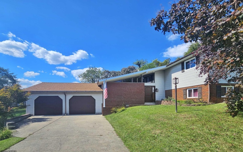 1431 Brierwood Lane, Fairmont, West Virginia 26554, 4 Bedrooms Bedrooms, 7 Rooms Rooms,2 BathroomsBathrooms,Single Family Detached,For Sale,Brierwood,10161682
