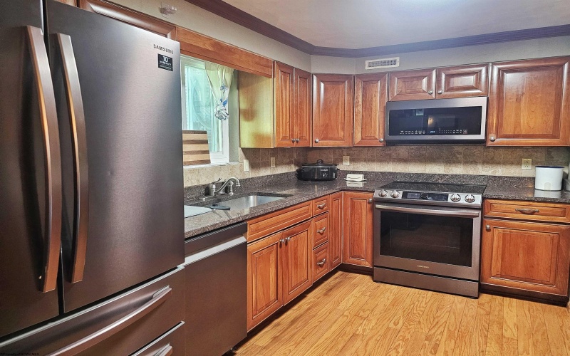 1431 Brierwood Lane, Fairmont, West Virginia 26554, 4 Bedrooms Bedrooms, 7 Rooms Rooms,2 BathroomsBathrooms,Single Family Detached,For Sale,Brierwood,10161682