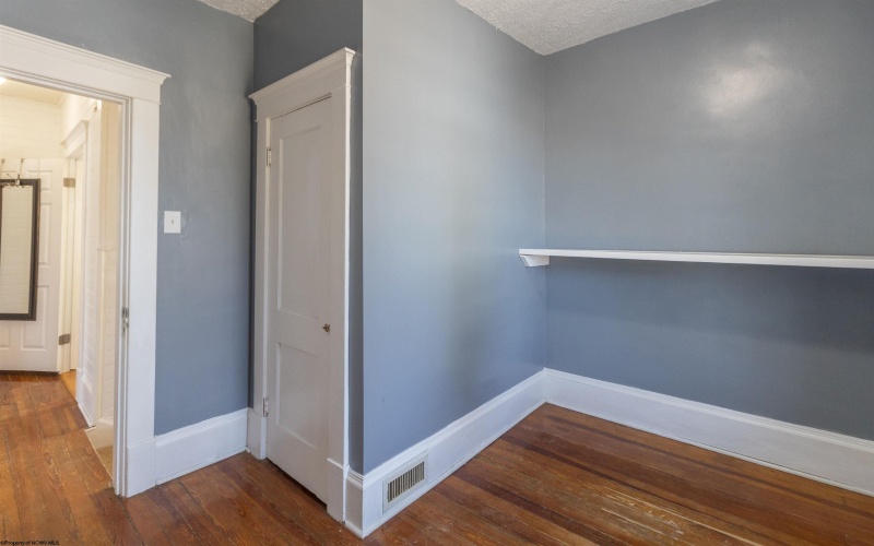 220 Davisson Street, Bridgeport, West Virginia 26330, 3 Bedrooms Bedrooms, 7 Rooms Rooms,1 BathroomBathrooms,Single Family Detached,For Sale,Davisson,10158425