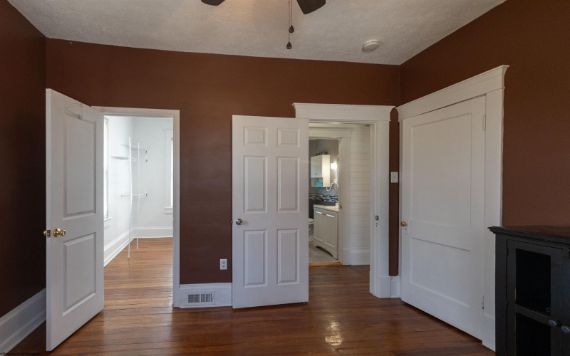 220 Davisson Street, Bridgeport, West Virginia 26330, 3 Bedrooms Bedrooms, 7 Rooms Rooms,1 BathroomBathrooms,Single Family Detached,For Sale,Davisson,10158425