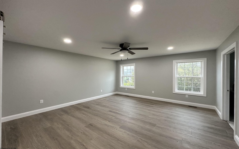 1121 Deerfield Drive, Fairmont, West Virginia 26554, 3 Bedrooms Bedrooms, 6 Rooms Rooms,3 BathroomsBathrooms,Single Family Detached,For Sale,Deerfield,10161706