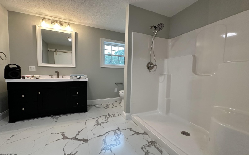 1121 Deerfield Drive, Fairmont, West Virginia 26554, 3 Bedrooms Bedrooms, 6 Rooms Rooms,3 BathroomsBathrooms,Single Family Detached,For Sale,Deerfield,10161706