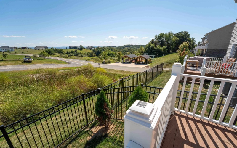202 Red Oak Lane, Morgantown, West Virginia 26501, 3 Bedrooms Bedrooms, 7 Rooms Rooms,2 BathroomsBathrooms,Single Family Attached,For Sale,Red Oak,10161701