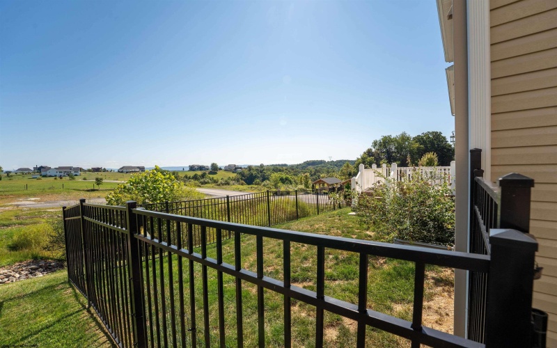 202 Red Oak Lane, Morgantown, West Virginia 26501, 3 Bedrooms Bedrooms, 7 Rooms Rooms,2 BathroomsBathrooms,Single Family Attached,For Sale,Red Oak,10161701