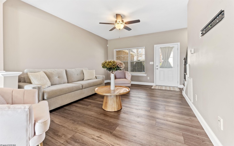 202 Red Oak Lane, Morgantown, West Virginia 26501, 3 Bedrooms Bedrooms, 7 Rooms Rooms,2 BathroomsBathrooms,Single Family Attached,For Sale,Red Oak,10161701