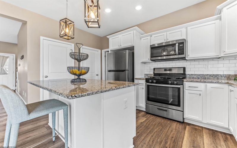 202 Red Oak Lane, Morgantown, West Virginia 26501, 3 Bedrooms Bedrooms, 7 Rooms Rooms,2 BathroomsBathrooms,Single Family Attached,For Sale,Red Oak,10161701