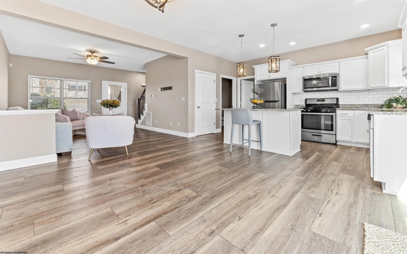 202 Red Oak Lane, Morgantown, West Virginia 26501, 3 Bedrooms Bedrooms, 7 Rooms Rooms,2 BathroomsBathrooms,Single Family Attached,For Sale,Red Oak,10161701