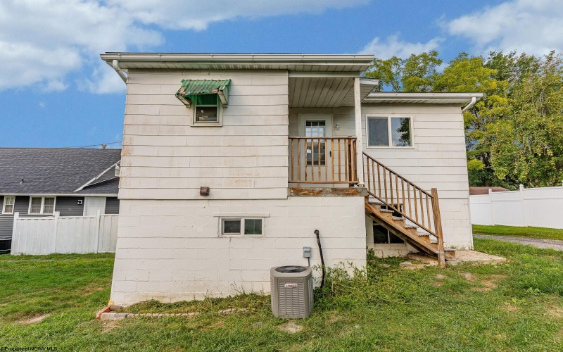 532 1/2 Herman Avenue, Star City, West Virginia 26505, 1 Bedroom Bedrooms, 3 Rooms Rooms,1 BathroomBathrooms,Residential Rentals,For Rent,Herman,10161711