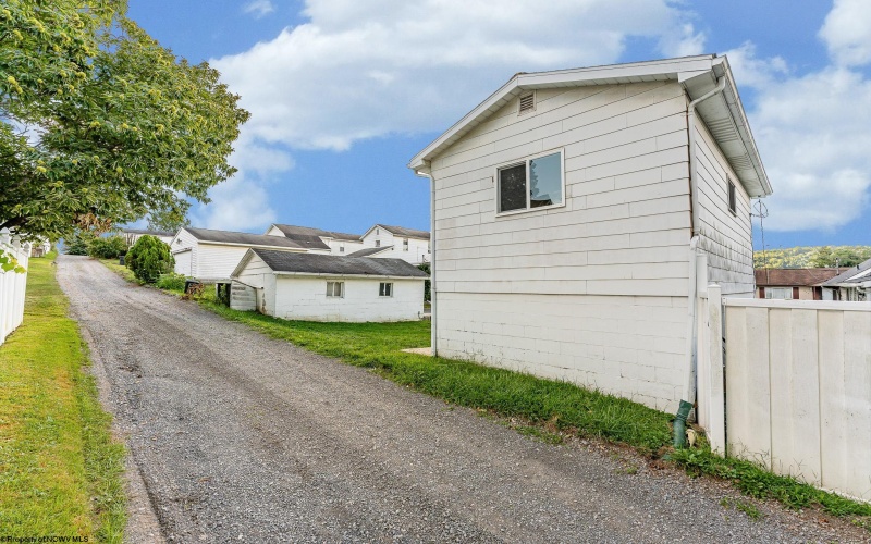 532 1/2 Herman Avenue, Star City, West Virginia 26505, 1 Bedroom Bedrooms, 3 Rooms Rooms,1 BathroomBathrooms,Residential Rentals,For Rent,Herman,10161711
