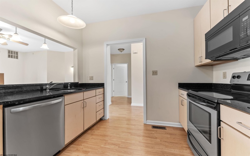 217 Fountain View, Morgantown, West Virginia 26505, 2 Bedrooms Bedrooms, 4 Rooms Rooms,2 BathroomsBathrooms,Single Family Attached,For Sale,Fountain,10161717