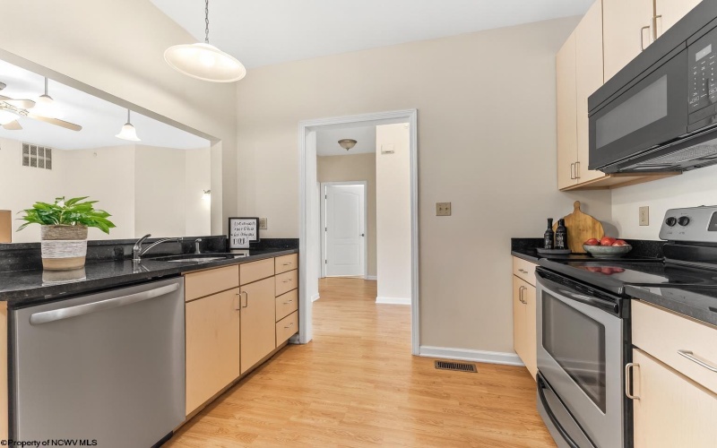 217 Fountain View, Morgantown, West Virginia 26505, 2 Bedrooms Bedrooms, 4 Rooms Rooms,2 BathroomsBathrooms,Single Family Attached,For Sale,Fountain,10161717