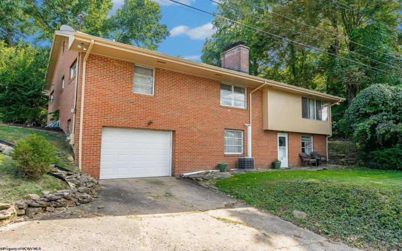 756 Mountain View Place, Morgantown, West Virginia 26501, 3 Bedrooms Bedrooms, 8 Rooms Rooms,2 BathroomsBathrooms,Single Family Detached,For Sale,Mountain View,10161724