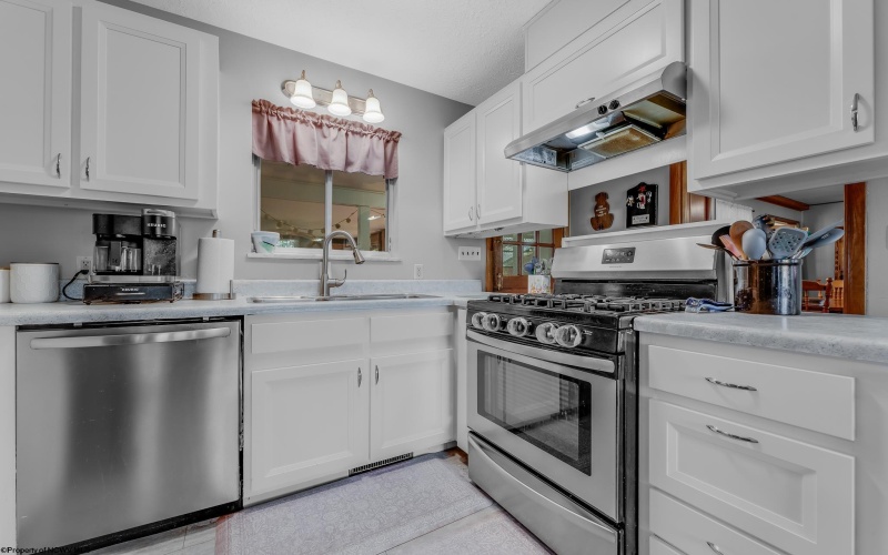 756 Mountain View Place, Morgantown, West Virginia 26501, 3 Bedrooms Bedrooms, 8 Rooms Rooms,2 BathroomsBathrooms,Single Family Detached,For Sale,Mountain View,10161724