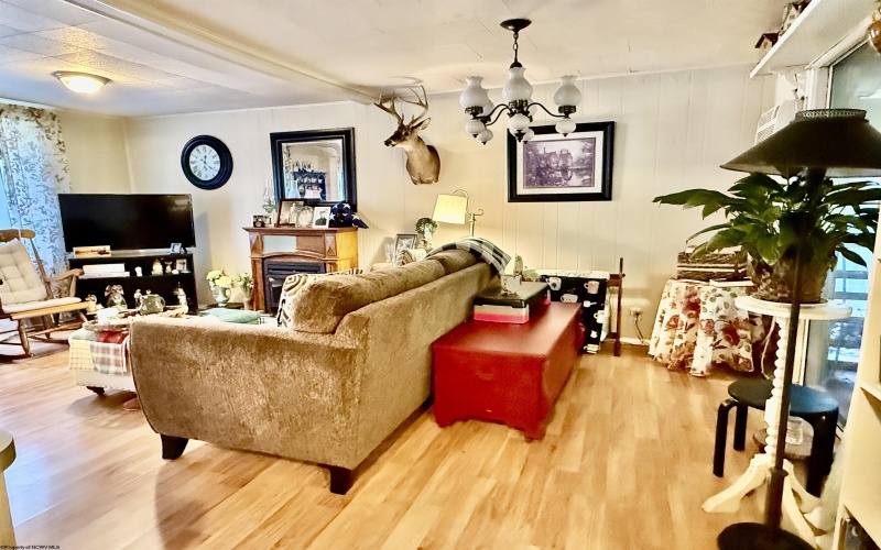 101 Kennywood Drive, Fairmont, West Virginia 26554, 2 Bedrooms Bedrooms, 5 Rooms Rooms,1 BathroomBathrooms,Single Family Detached,For Sale,Kennywood,10161723