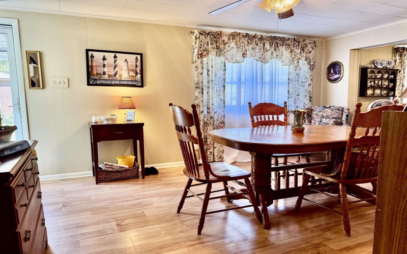 101 Kennywood Drive, Fairmont, West Virginia 26554, 2 Bedrooms Bedrooms, 5 Rooms Rooms,1 BathroomBathrooms,Single Family Detached,For Sale,Kennywood,10161723