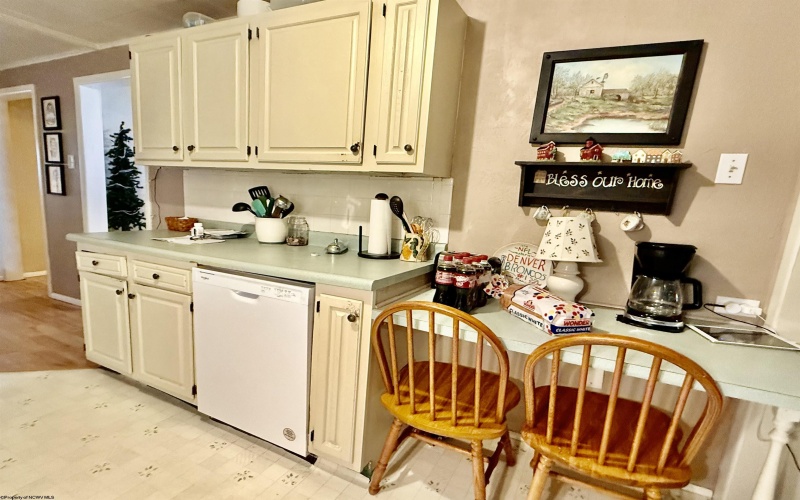 101 Kennywood Drive, Fairmont, West Virginia 26554, 2 Bedrooms Bedrooms, 5 Rooms Rooms,1 BathroomBathrooms,Single Family Detached,For Sale,Kennywood,10161723