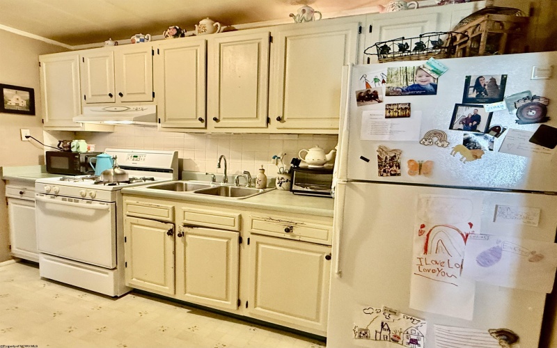 101 Kennywood Drive, Fairmont, West Virginia 26554, 2 Bedrooms Bedrooms, 5 Rooms Rooms,1 BathroomBathrooms,Single Family Detached,For Sale,Kennywood,10161723